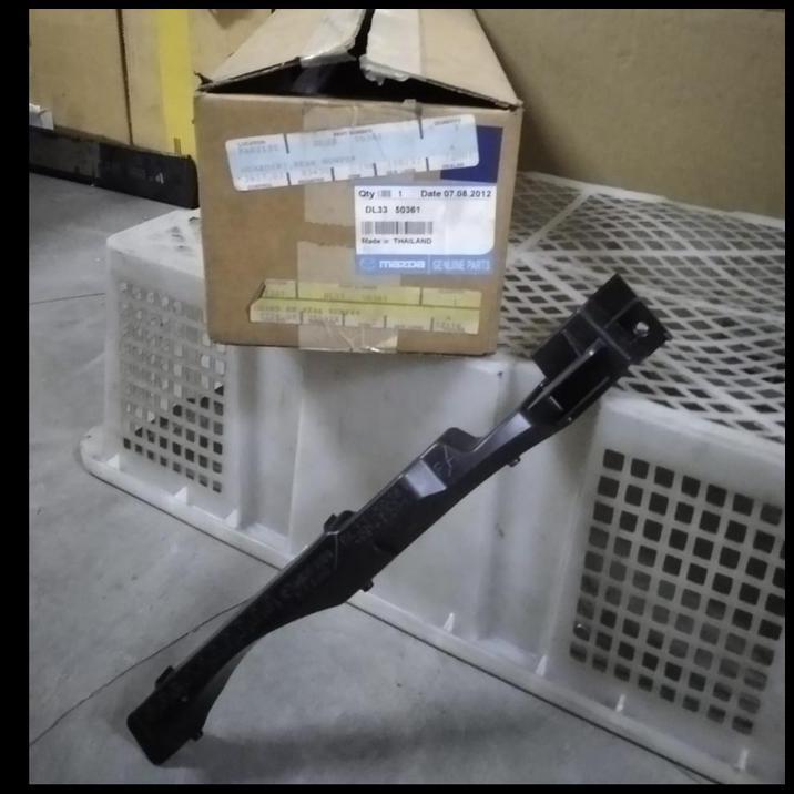 TERMURAH BRACKET BUMPER BELAKANG MAZDA 2 2010 DL3350361 ORISINIL