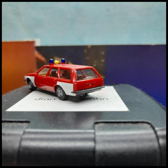 TERLARIS HERPA SKALA 1:87 - OPEL REKORD MERAH-PUTIH (HP193) 