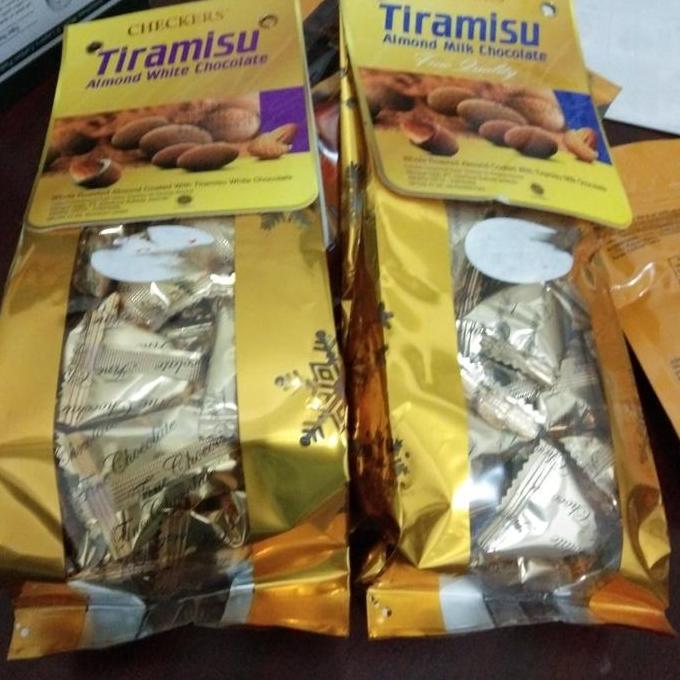 Checkers coklat Almond tiramisu