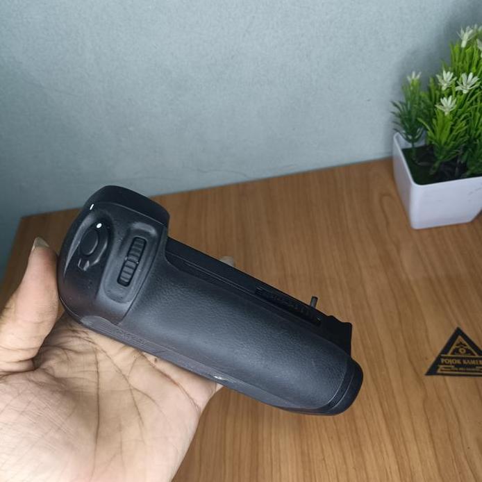 Batre Grip Nikon D610 D600 Second