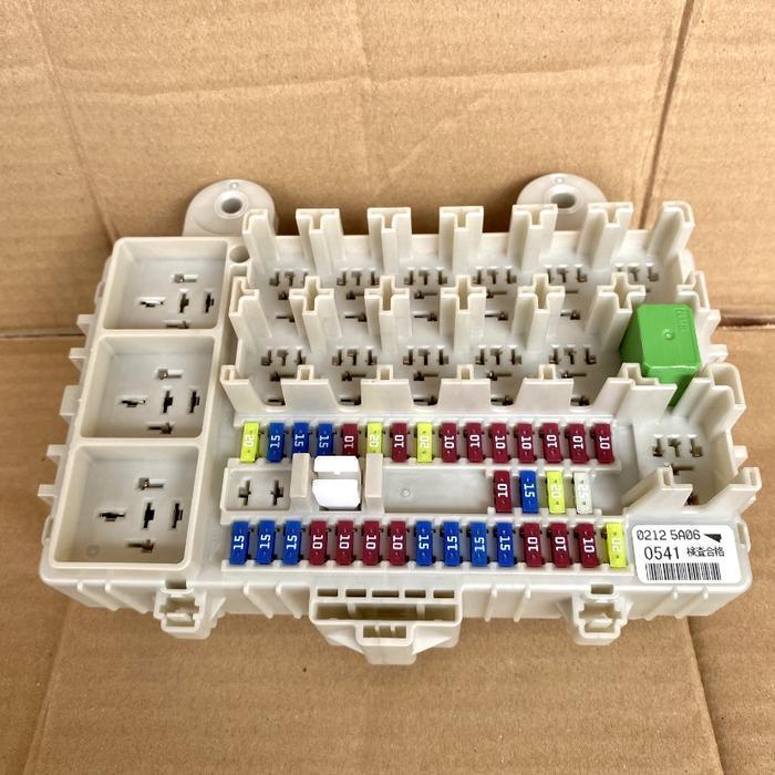 Fuse Box Sikring Mobil Isuzu Giga Original Dan Terpercaya