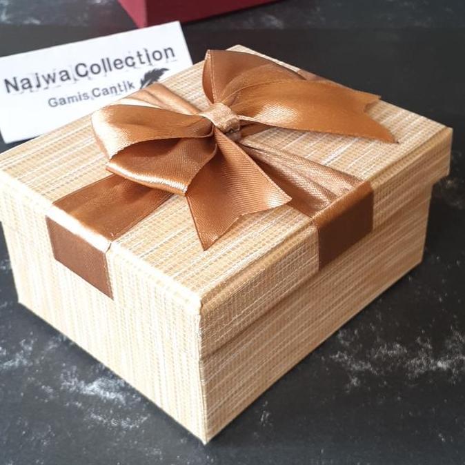 Najwa Collection Box Kado Spesial Kotak Hadiah Romantis Custom Size dengan Pita Coklat Gold Elegan -