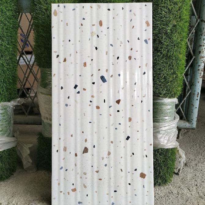 KERAMIK DINDING 30X60 PUTIH MOTIF SNOW TERAZO - TERASO / GLOSSY GELOMBANG PUTIH / 30x60 teraso murah