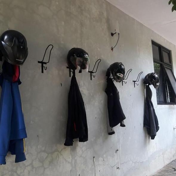 Gantungan helm / gantungan Helm dinding