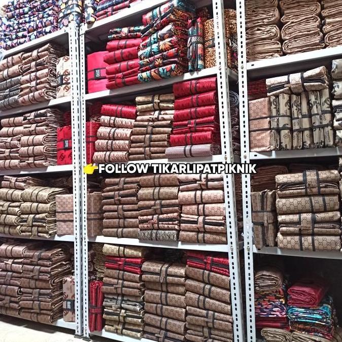 Tikar lipat ukuran super jumbo praktis serbaguna waterproof