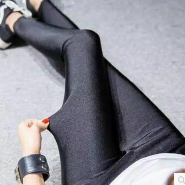 Legging hitam glossy panjang Leging kilat Celana leging Polos Wanita Santai