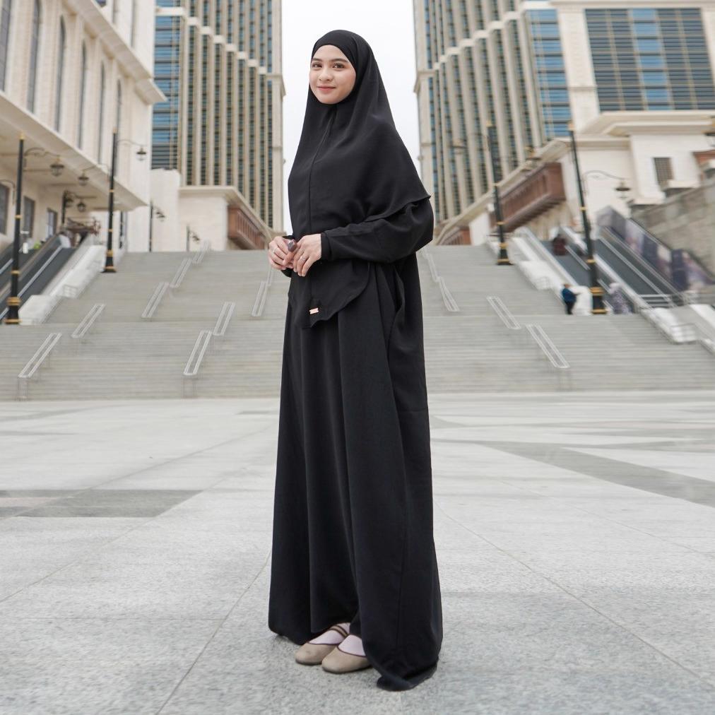 Grosir Lozy Hijab - Hafsha Abaya Set (Abaya Gamis Set Bergo Syari Haji Dan Umrah Bahan Crinkle Premi