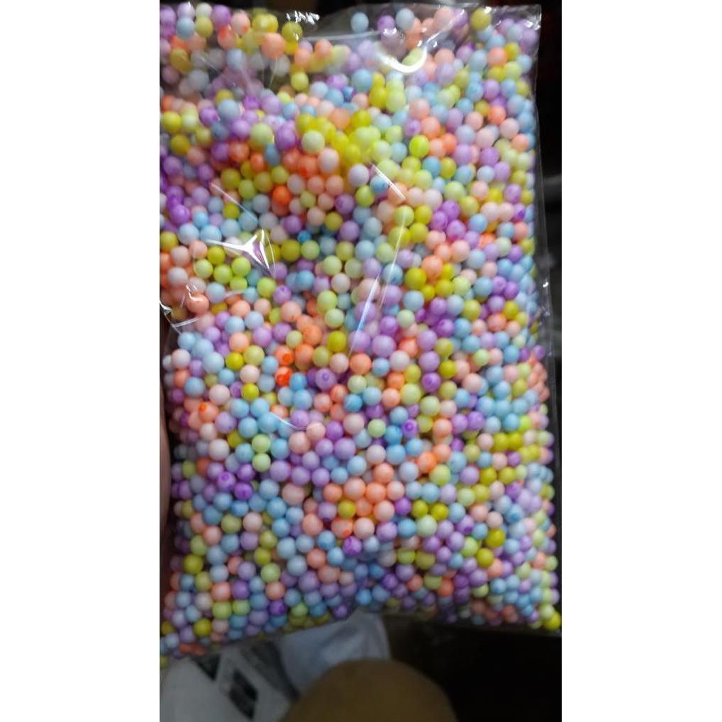 Butiran salju styrofoam sterofoam bulat kecil warna warni gabus
