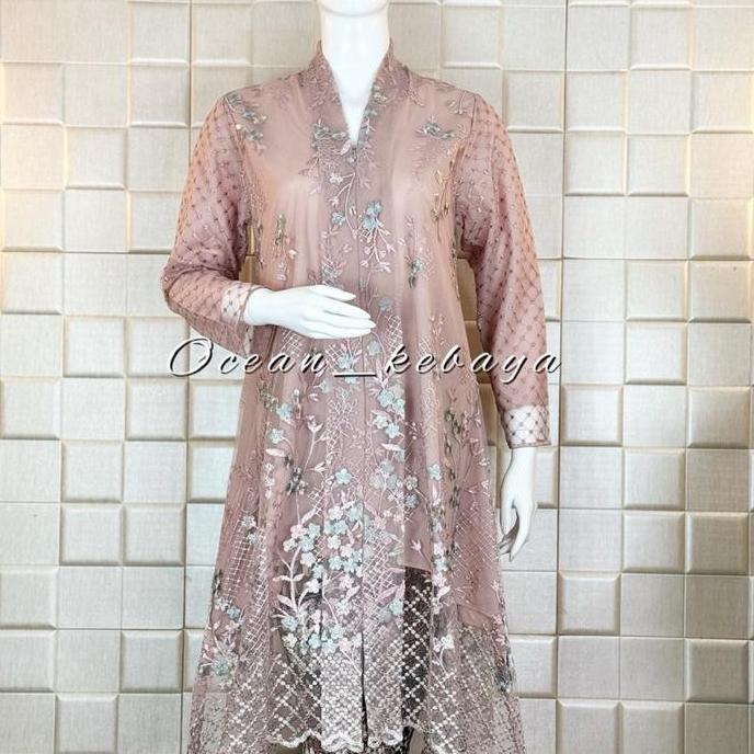 Kebaya Kartini Tunik Bunga Garden dengan Motif Elegan dan Cantik