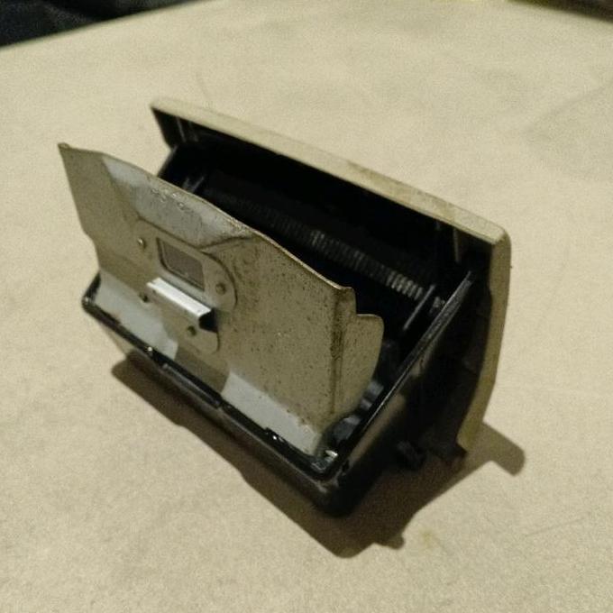 Laci Asbak Innova Inova lama 2004 2005 2006 2007 2008 2009 2010 2011 ORI bekas