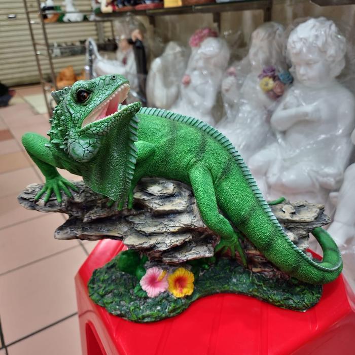 patung pajangan iguana green besar dekorasi hiasan taman kolam kebun