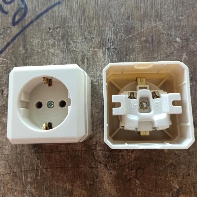 Ready stock STOP KONTAK OB BROCO 1 LUBANG OUTBOW TEMPEL