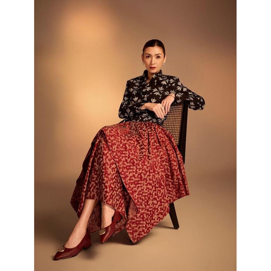 Yuan Blazer Wanita Batik Hitam - Outer Crop Lengan Panjang Hijab Friendly