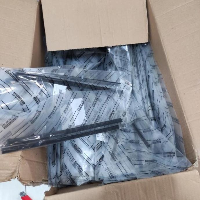 Karet wiper Toyota Sienta Depan
