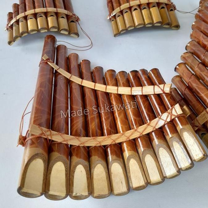 ] Alat musik tiup Harmonika bambu