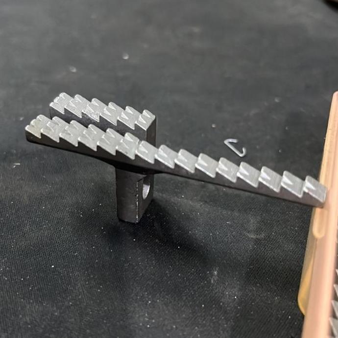 Feed Dog Mesin Jahit Obras Karpet/Carpet