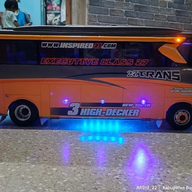 MINIATUR BUS 27 TRANS 1:18