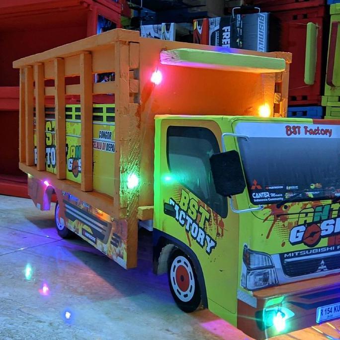 miniatur truk kayu jumbo panjang 58cm pintu belakang bisa dibuka/ miniatur sound system/miniatur tru