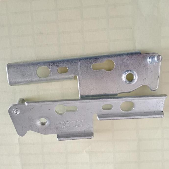 kaki kulkas bagian bawah Polytron engsel