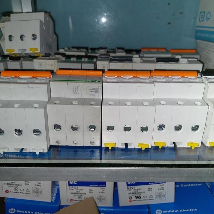 mcb schneider 3 phase