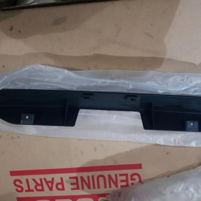 Garnish Pintu Bagasi Mobil Panther Capsul