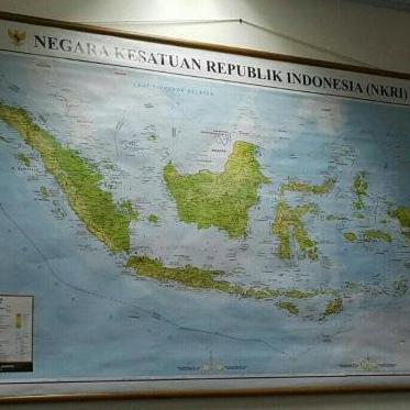 BEST PETA INDONESIA BINGKAI KAYU LAPIS KAIN