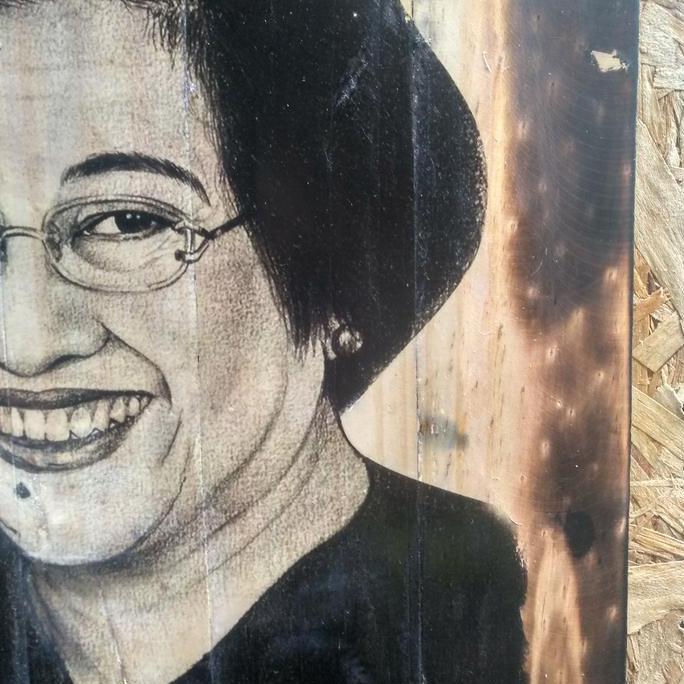 LUKISAN KAYU BU MEGAWATI SOEKARNO PUTRI HIASAN DINDING VINTAGE