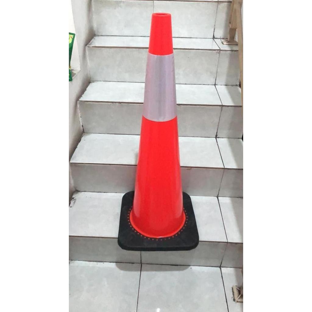 Traffic Safety cone 90cm base hitam