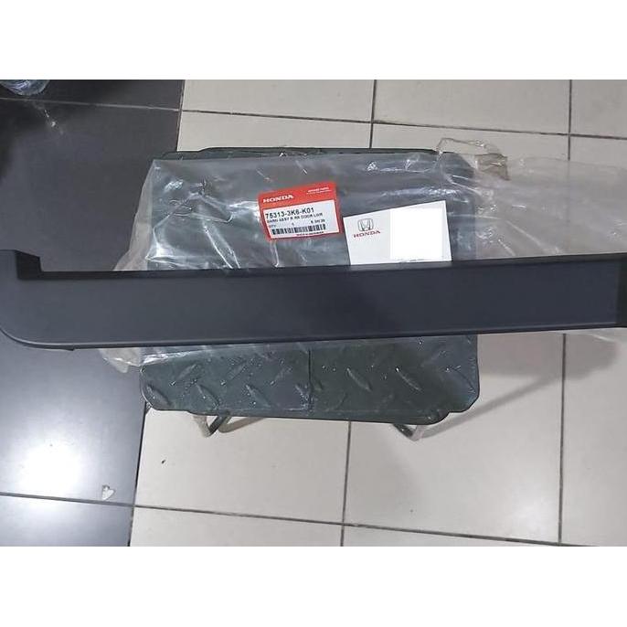 List body spoiler Pintu belakang Honda WRV 2023