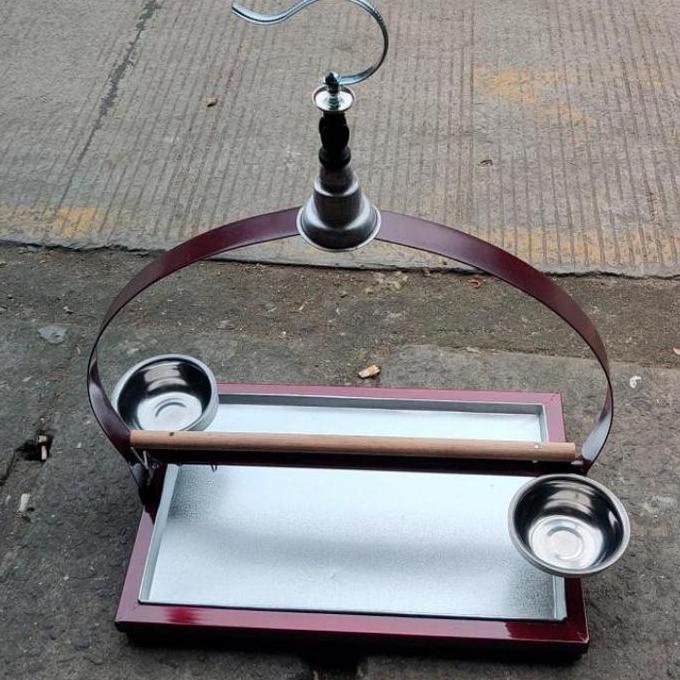 Tangkringan Burung Nuri Kakatua Gantung