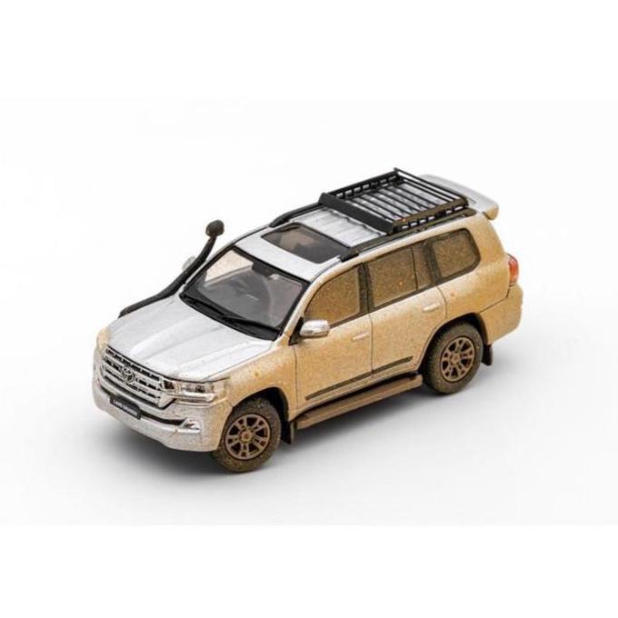 GCD 64 Gaincorp 2015 Toyota Land Cruiser 200 VX200 LC200 with Accesories Dirt White