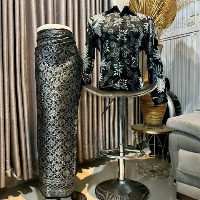 AMI KEBAYA Set Couple Rok songket Lilit Burgundy dan kemeja batik lengan panjang Mewah Pasangan Wani