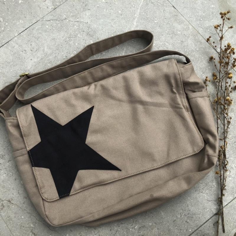 Star Messenger Bag [Black] | Aesthetic Messenger Bag