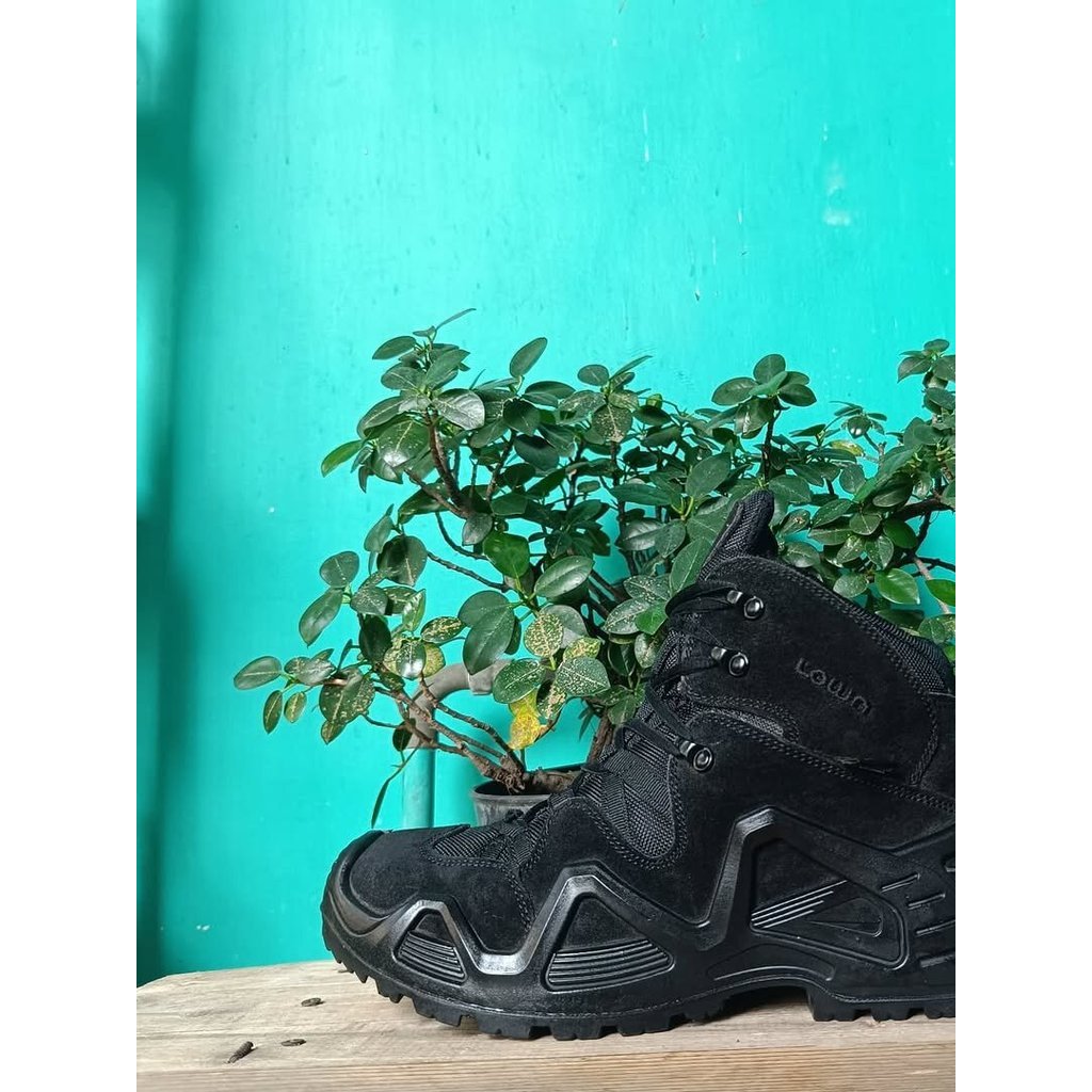 sepatu gunung hiking treking outdoor lowa size 42 second