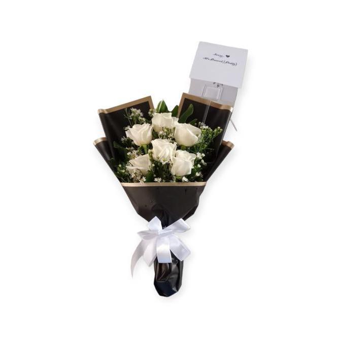 Flwr- BuketBunga Mawar Putih Asli Dan Fresh KertasHitam Hadiah Wisuda