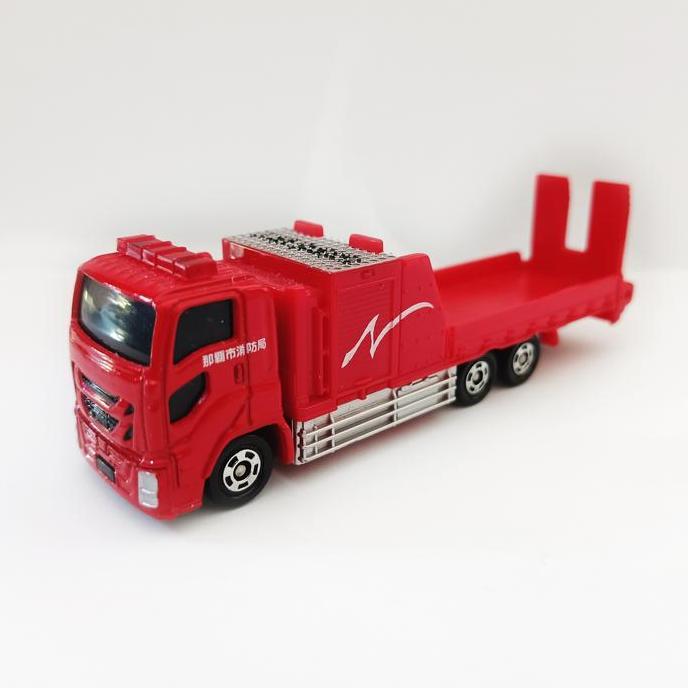 Tomica Isuzu Giga Long Merah