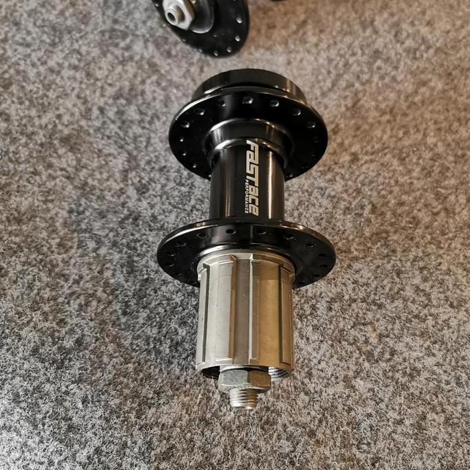 hub fastace bering 32H disc brake