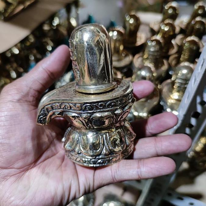 ------] patung lingga yoni