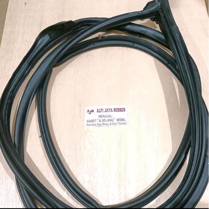 Karet pintu depan Avanza 2004-2011 RH