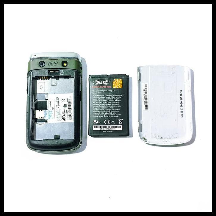 TERLARIS HP BLACKBERRY 9780 ONYX 2 PUTIH SEKON 
