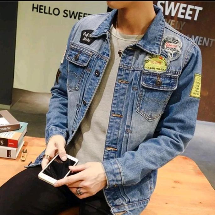 Jaket Jeans Pria Model Tempel Full Bordiran Bahan Denim Leher Kerah Tinggi