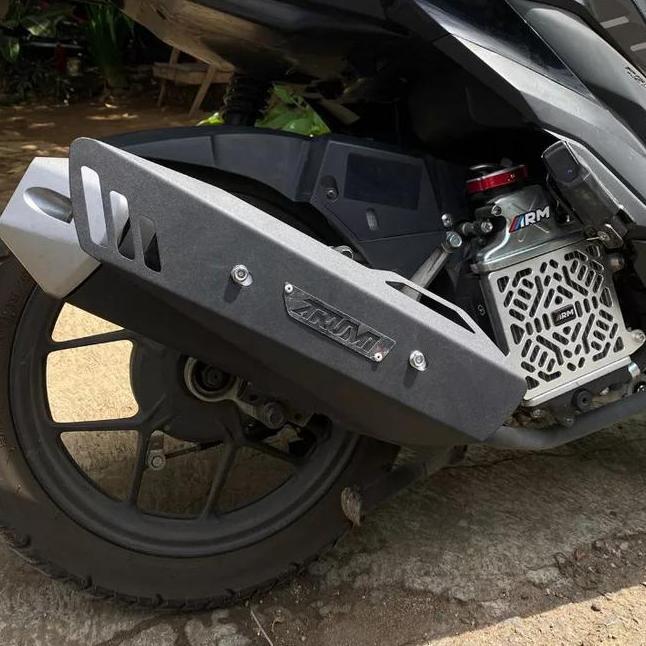 Cover Knalpot Tameng Arumi .Arm All Vario 2018 - 2024 / All Vario 125 / 150 / Beat Street / Vario 11