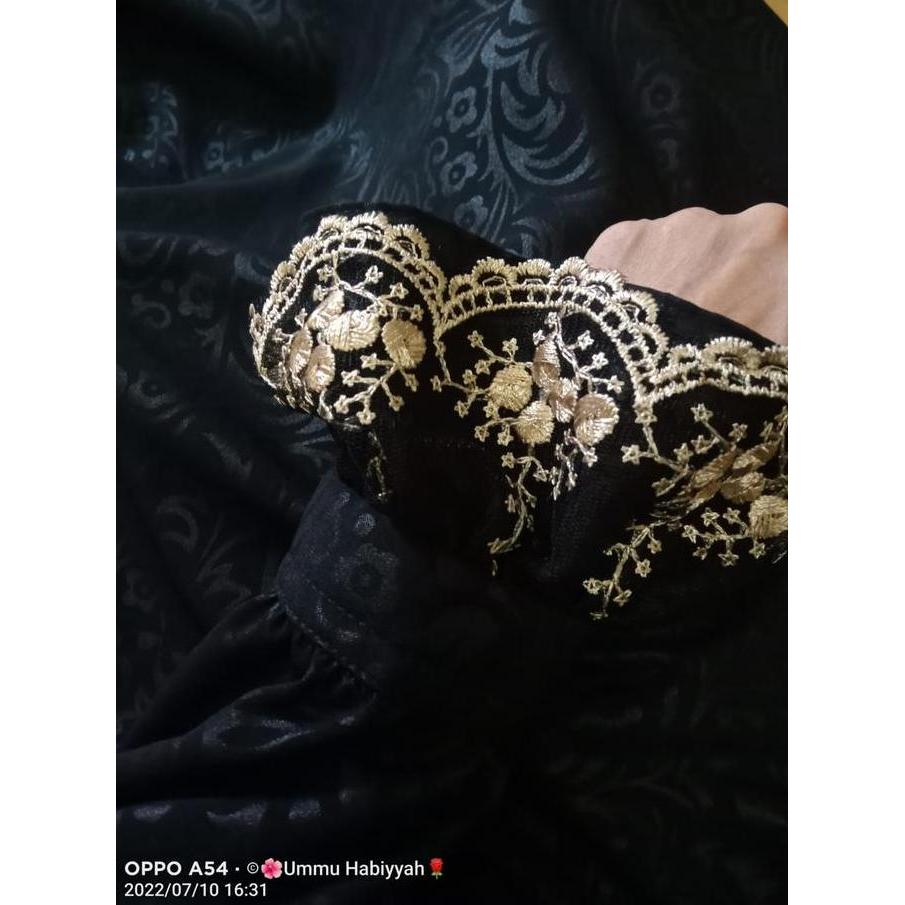 Murah [Gamis Hermosa] Gamis Embos Hermosa Motif Flower Warna Hitam Manset Renda-Gamis Syari Manset R