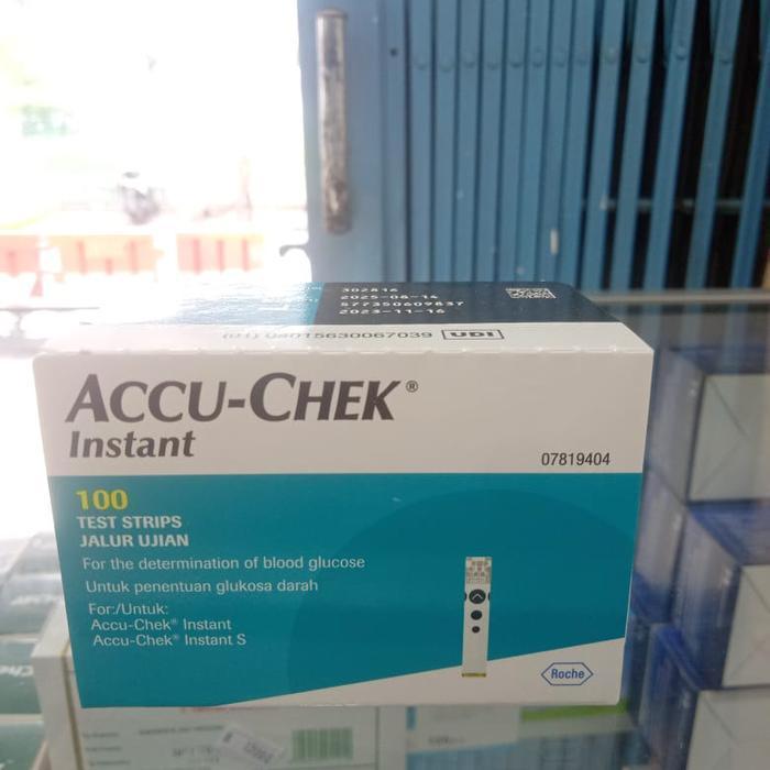 Accu Check Strip 100  Instant