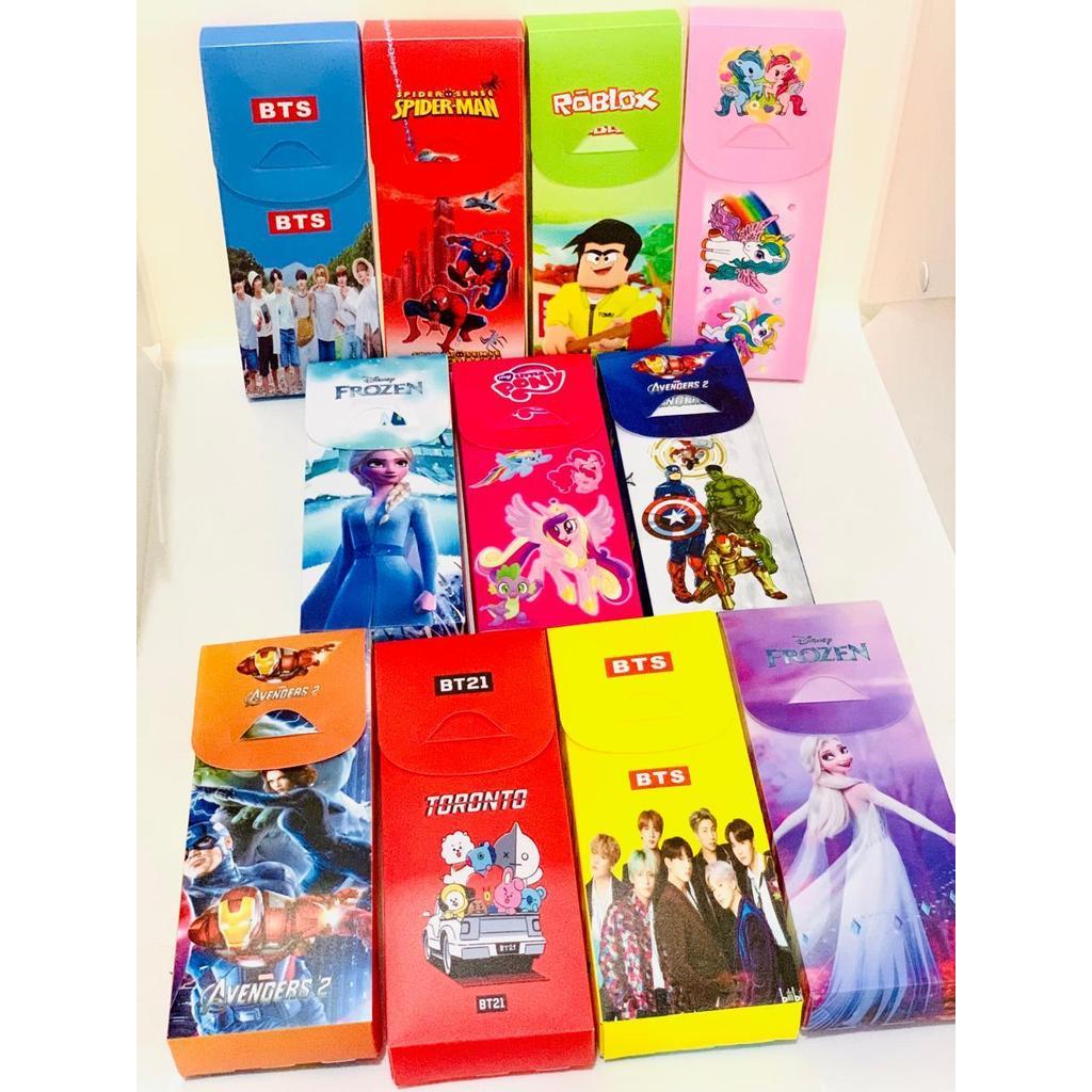 ( 1Packs /12pcs ) Kotak Pensil Mika Rakit 20 X 7.5 X 2.5cm karakter + Kantong plastik