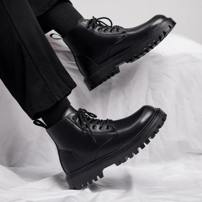 Sepatu boots kulit  pria trail adventure kekinian docmart tinggi cowboy boots hitam gunung pria ting