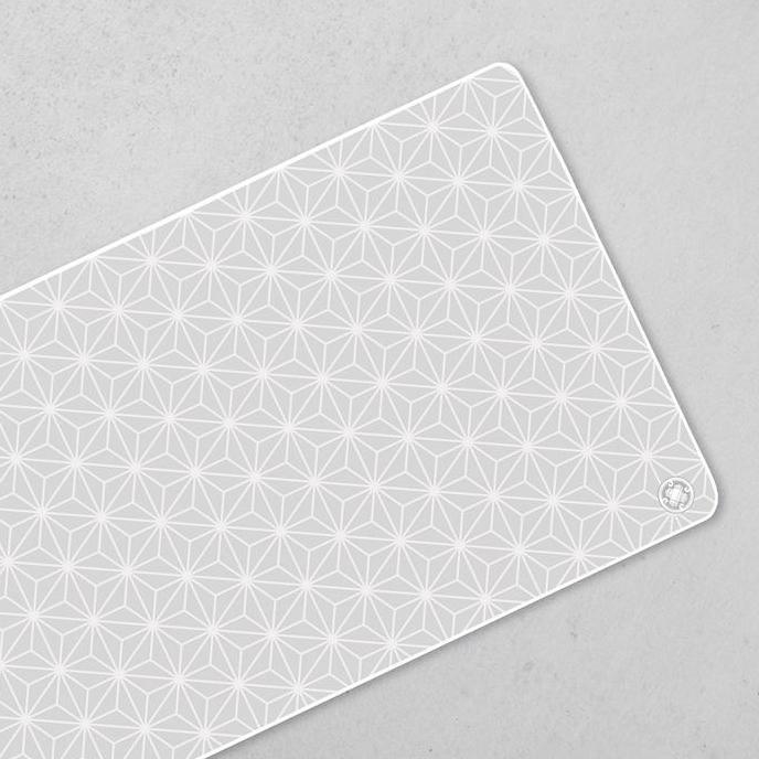 Mainajaa- Tenjin Scrollworks - Asanoha White Deskmat