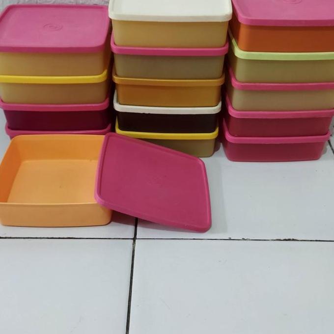 large square away tupperware second