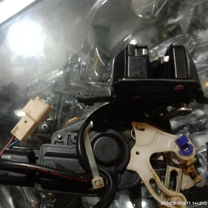 Door Lock Bagasi Innova Fortuner Original  Sale