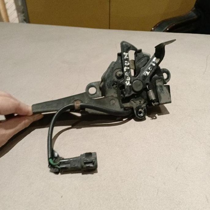 Lock kap Mesin Fortuner VNT 2005 2007 2008 2010 2012 2014 Original Bekas